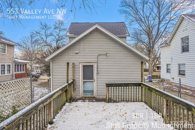 Building Photo - 553 Valley Ave NW