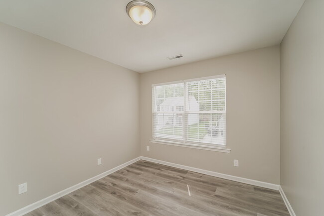 Building Photo - 1209 Stourbridge Lion Dr