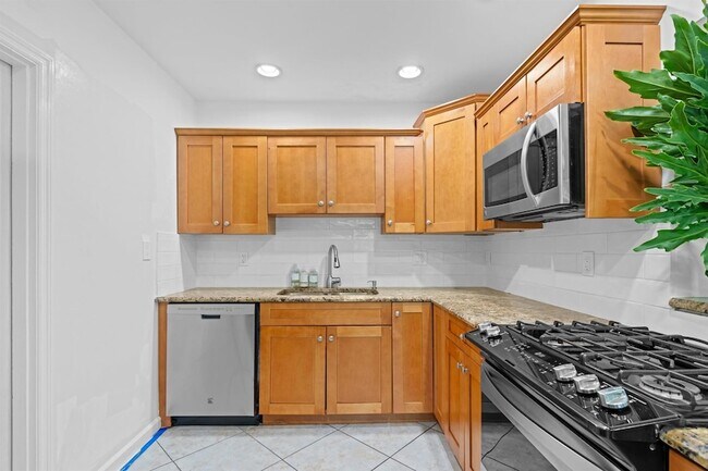 Building Photo - 1120 N Palmway