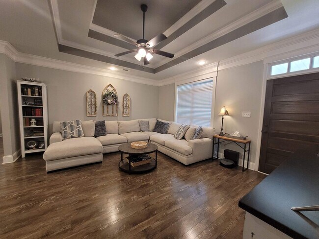 Building Photo - Beautiful 4BD/2BA Home with Screened Patio...