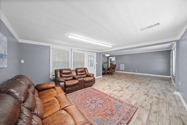 Building Photo - 105 Pompano Ave