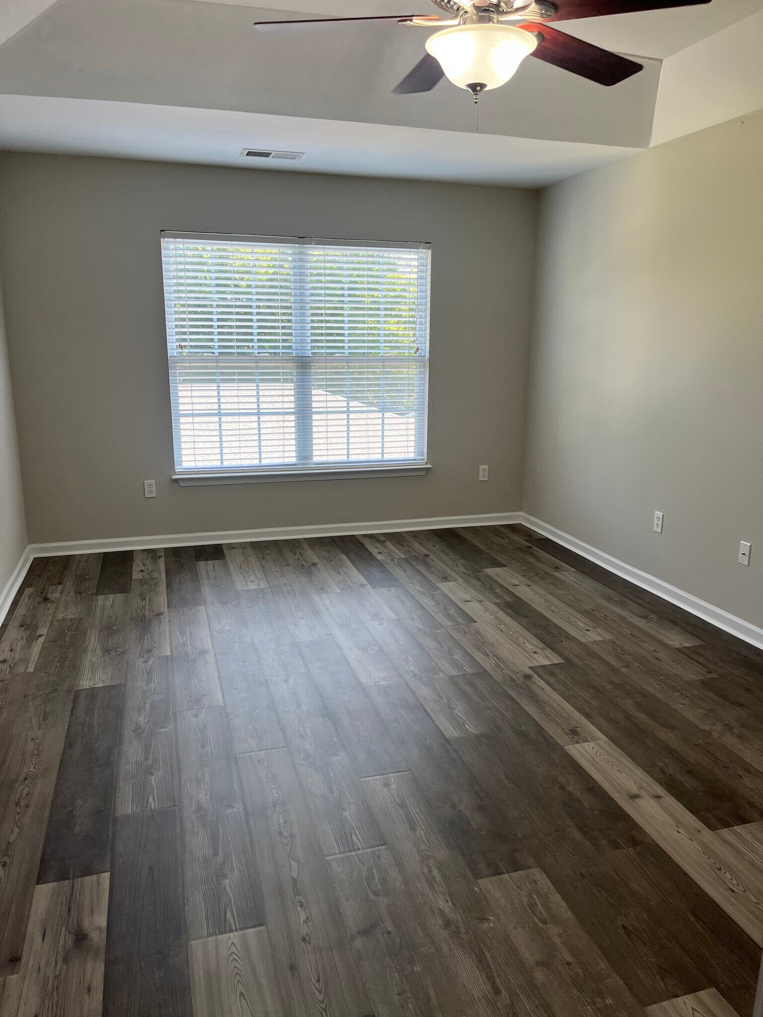 Building Photo - 3716 Cotswold Ave