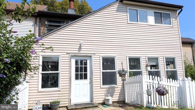 Building Photo - 45 Princeton Ct