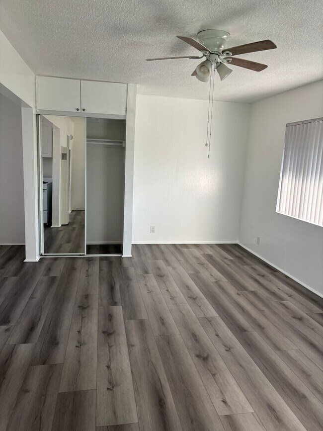 Interior Photo - 1008 S. Flower Street