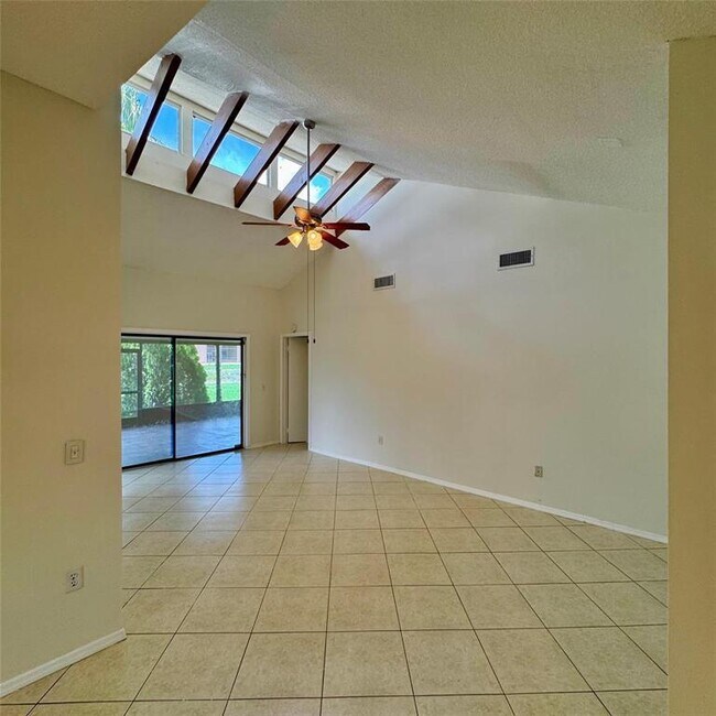 Building Photo - 10849 NW 30th Pl