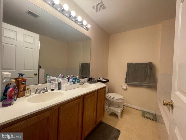 Building Photo - 14286 Glade Spring Dr