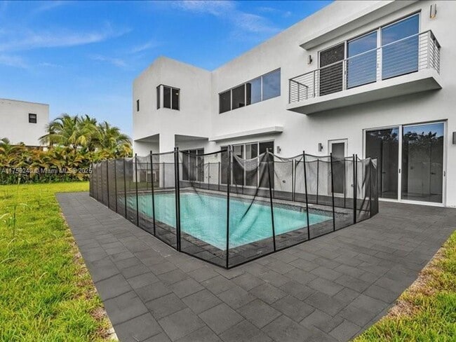 Building Photo - 16644 Botaniko Dr S