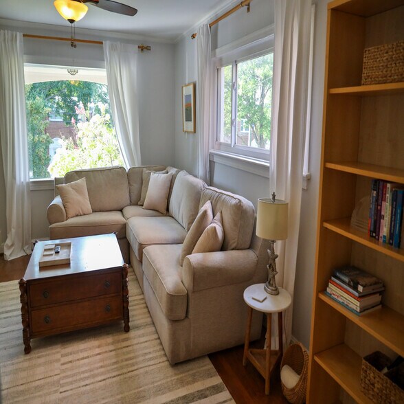 Building Photo - 6131 1st Pl NE