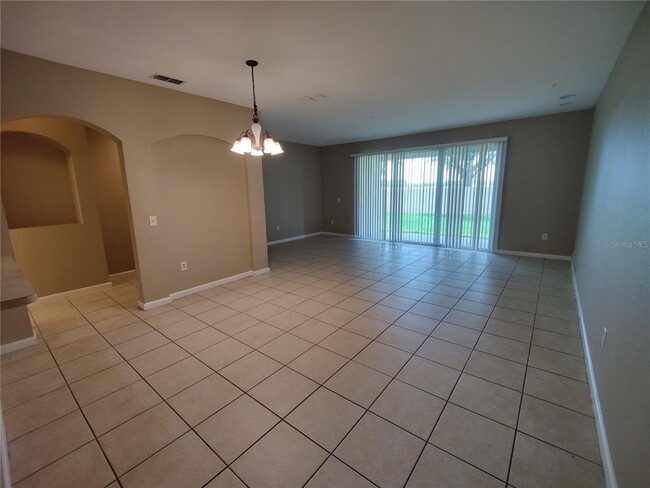 Building Photo - 2980 Ashland Ln S