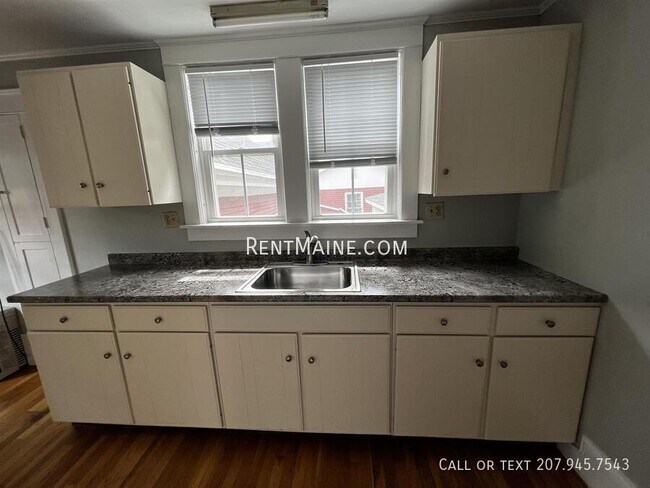 Building Photo - 17 Hudson St