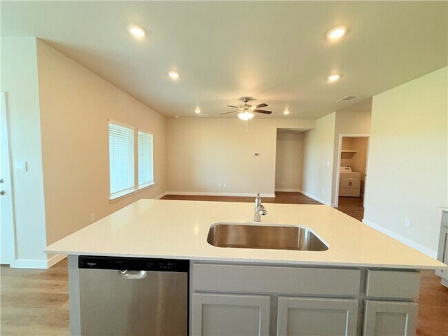 Building Photo - 1116 Zeus Dr