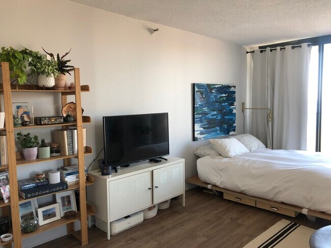 Building Photo - 3660 N Lake Shore Dr