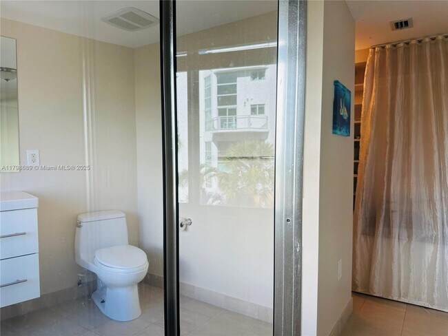 Building Photo - 7700 Collins Ave