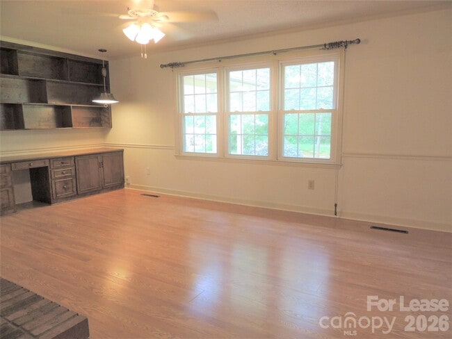 Building Photo - 131 Holbrook St