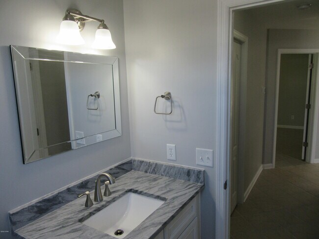 Building Photo - 801 Plantation Way
