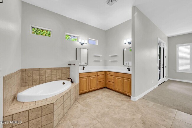 Building Photo - 4213 E Edgemont Ave