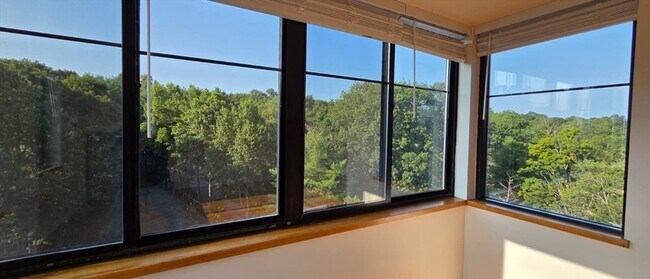 Building Photo - 200 Ledgewood Dr