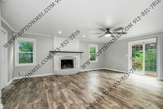 Building Photo - Available NOW in Raytown