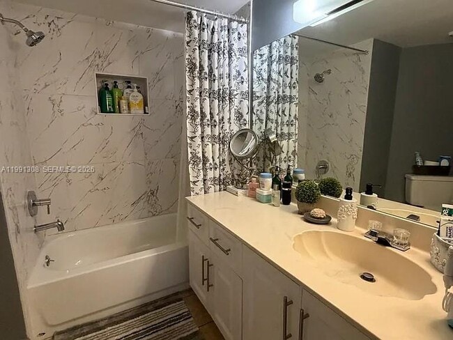 Building Photo - 9715 Fontainebleau Blvd