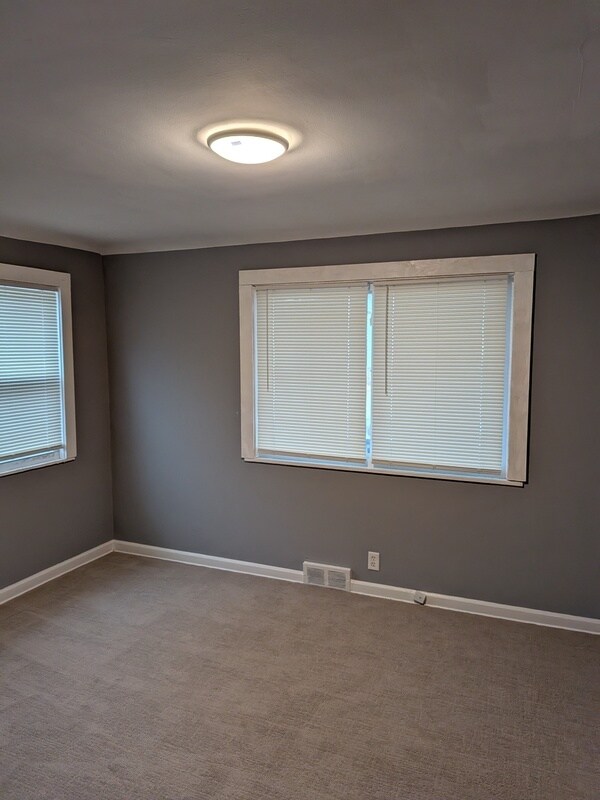 Building Photo - 5 W 73rd St