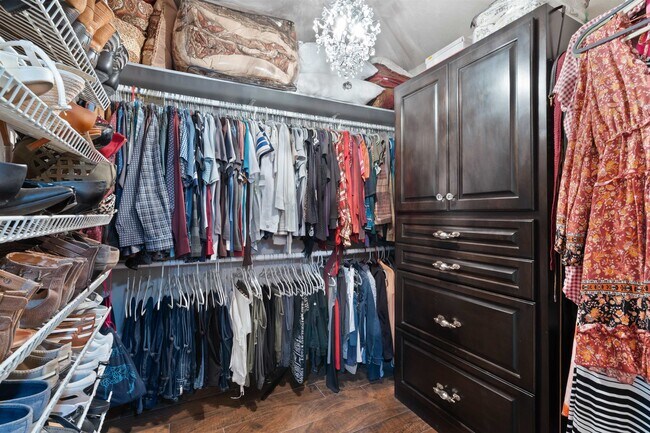 Building Photo - 115 Gyna Dr