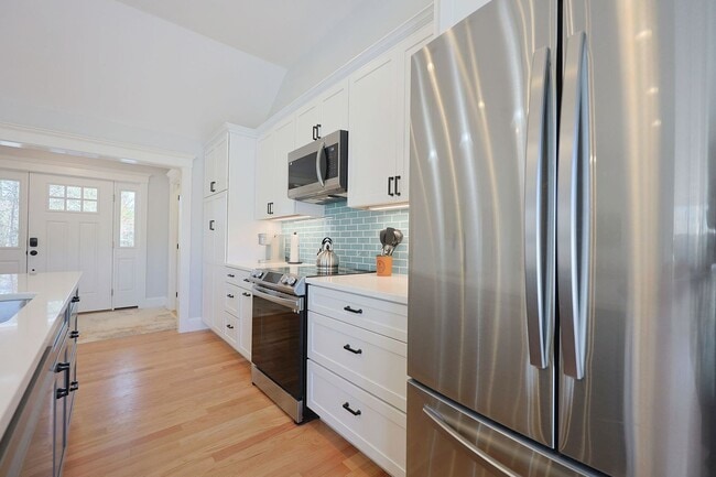 Building Photo - Newly Renovated Winter Rental on a Private...