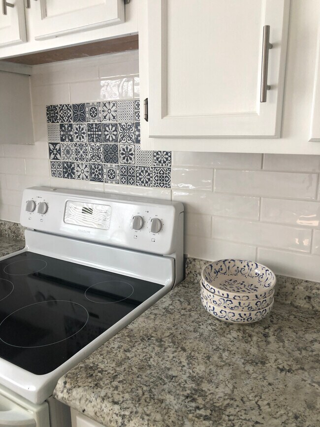 Building Photo - 7398 Eisenhower Dr