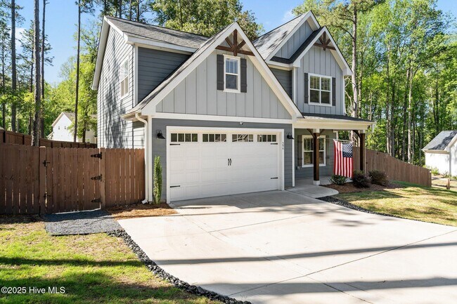 Building Photo - 594 E L Ives Dr