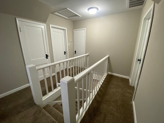 Building Photo - Charming 4 bedroom/2 bath home in Winfield! Coming Available in mid-July!