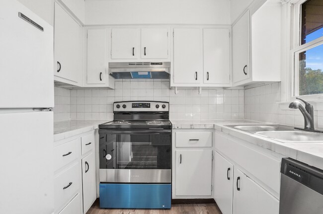 Building Photo - 3741 Woodford Ave NW