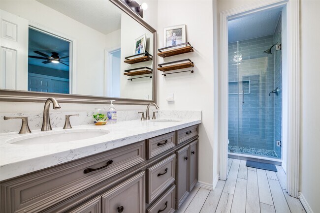 Building Photo - 7 Deer Lake Ct