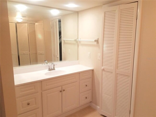 Building Photo - 6044 7th Ave W