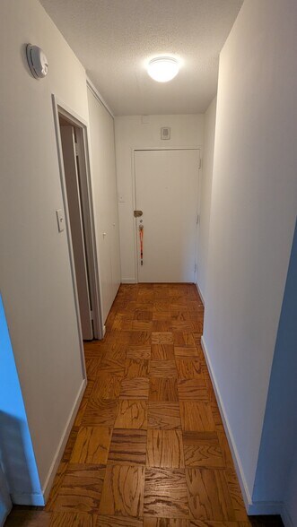 Entrance way with hallway closet. - 490 M St SW