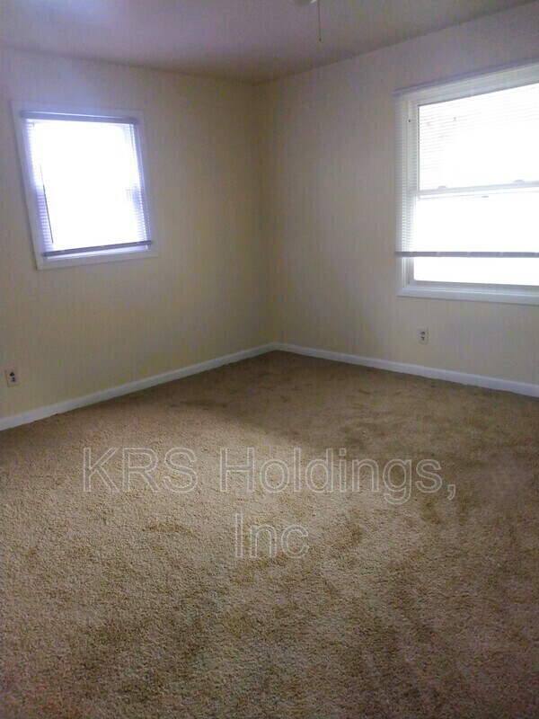 Building Photo - 2604 Wayside Dr