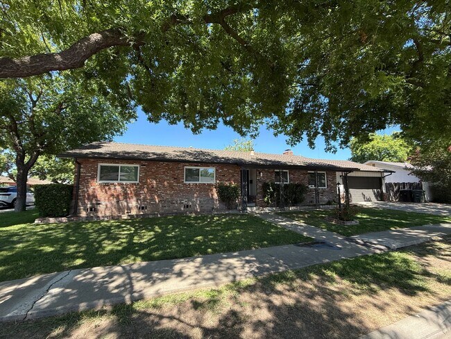 Building Photo - Newly renovated single story in Greenwood Estates!