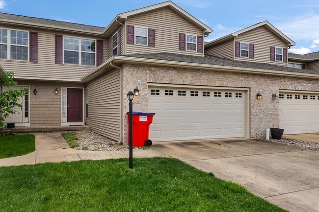 Primary Photo - 2521 Pembrook Point