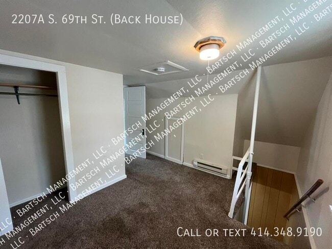 Building Photo - 2207 S 69th St