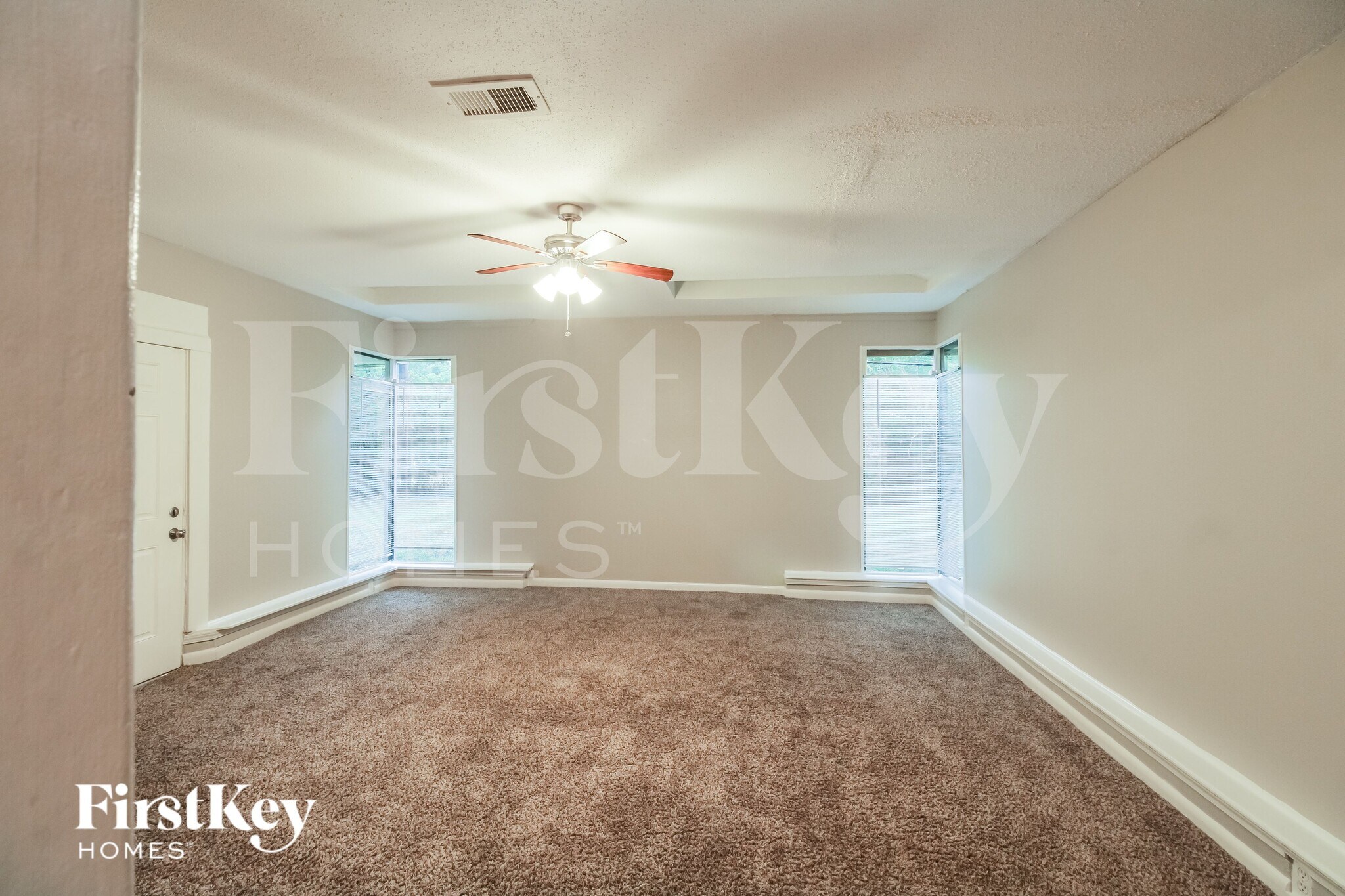 Building Photo - 4415 Akard St