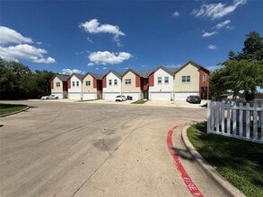 Building Photo - 230 Heritage Ct
