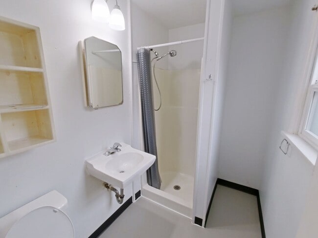 Building Photo - 1403 Cross St