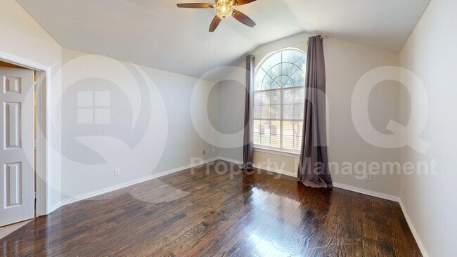 Building Photo - 8108 Bells St