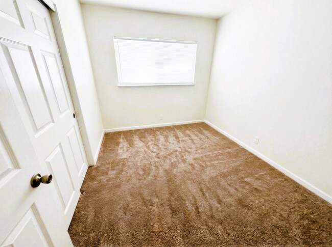 Building Photo - Spacious 3-Bedroom Home with Large Backyard in Fairfield