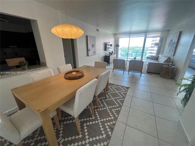 Building Photo - 5161 Collins Ave