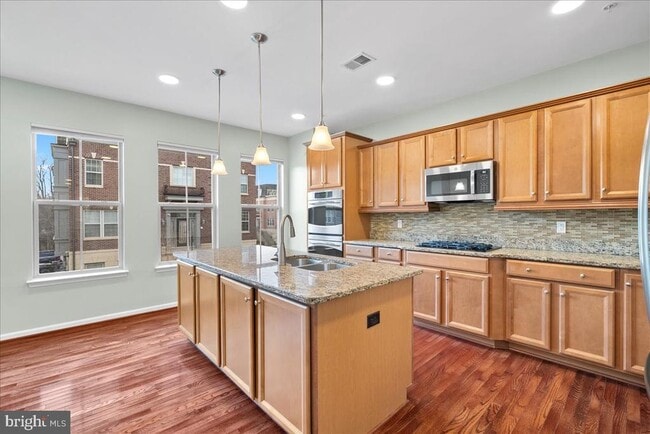 Building Photo - 702 Sentry Square