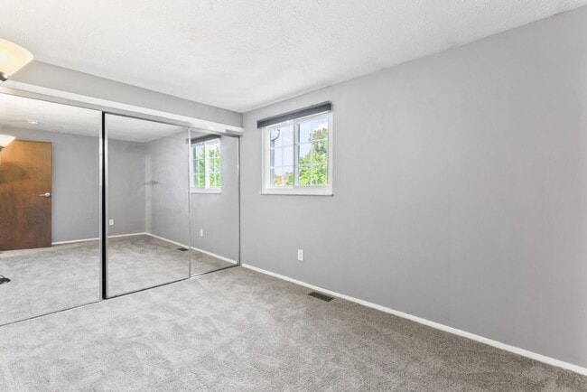 Building Photo - 6146 96th Pl