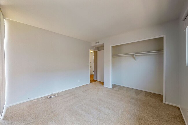 Building Photo - Large Family home - 4 Bedroom / 3 Bath