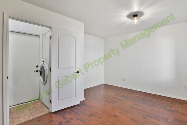 Building Photo - Charming Gilbert Home in The Gardens Commu...