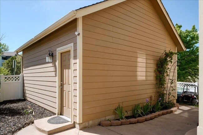 Building Photo - 2475 St Paul Dr