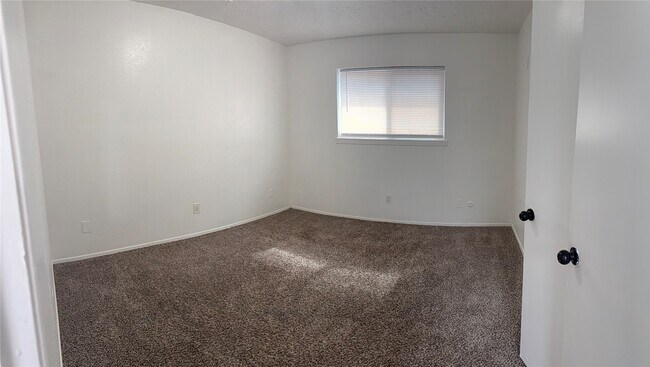 Building Photo - 13035 Bassford Dr