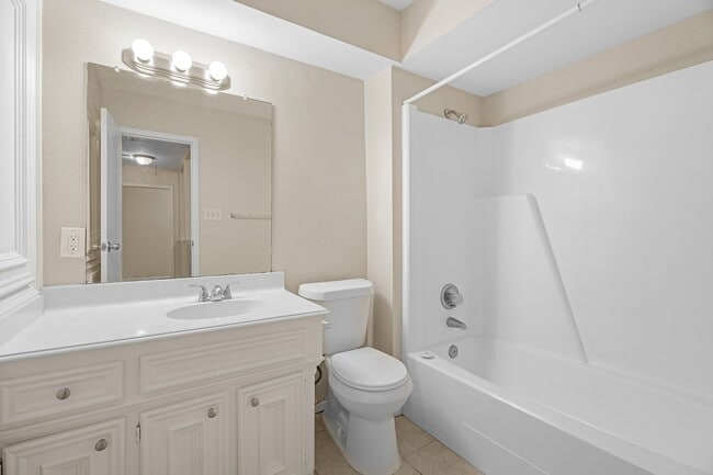 Building Photo - 304 E Adoue St